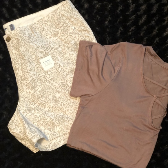 Old Navy Pants - 🆕Old Navy Floral Shorts